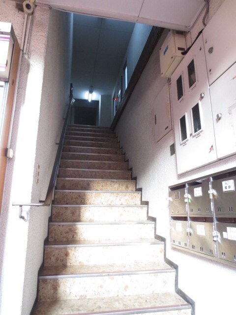 物件外観写真4　(エントランス部分)