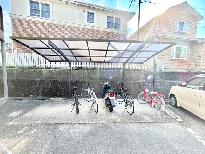 物件外観写真5　(駐輪場)