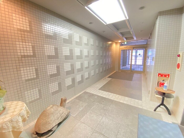 物件外観写真1　(エントランス部分)