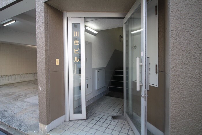 物件外観写真2　(エントランス部分)