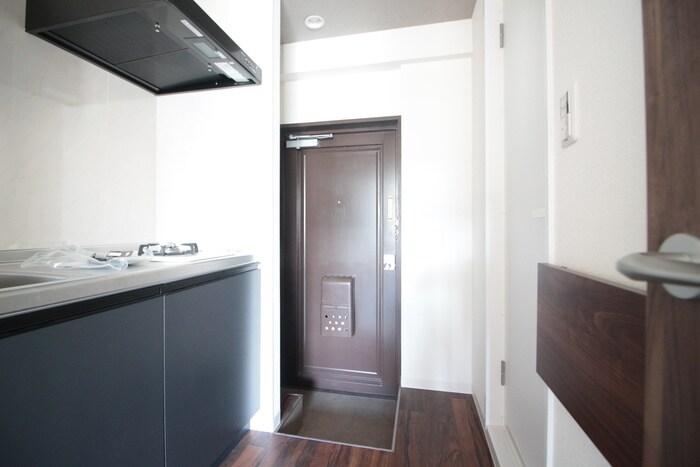 物件内観写真12　(玄関)