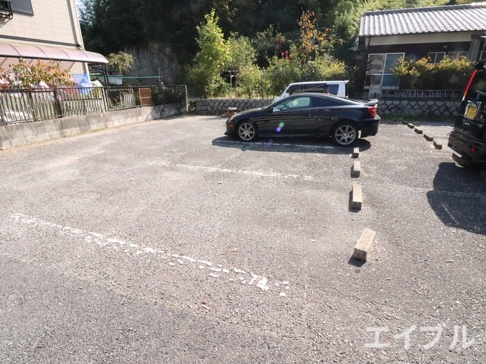 物件外観写真4　(駐車場)