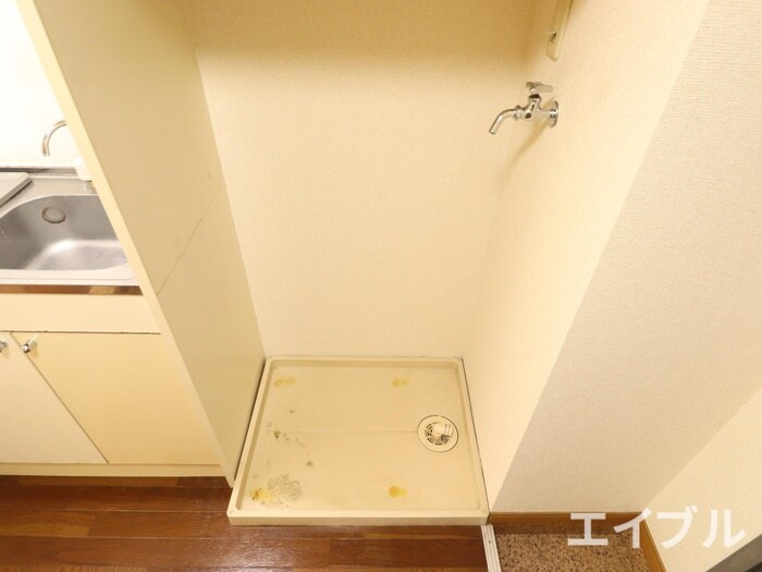 物件内観写真12　(洗濯機置場)