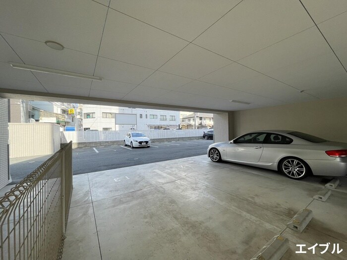 物件外観写真6　(駐車場)