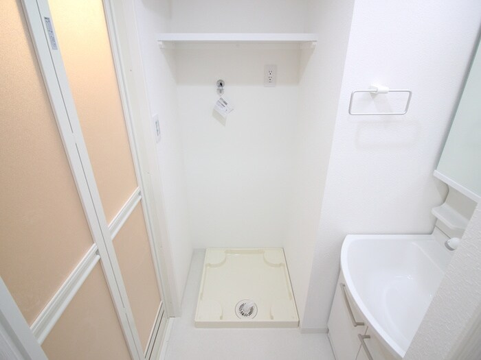 物件内観写真12　(洗濯機置場)