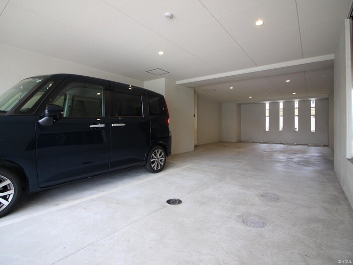 物件外観写真3　(駐車場)