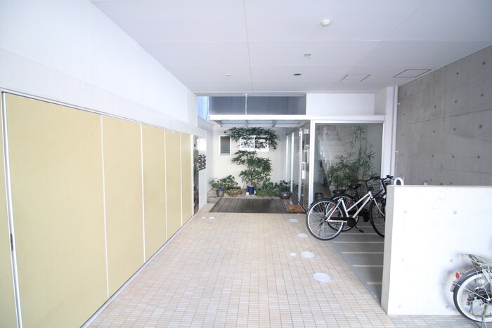 物件外観写真4　(エントランス部分)