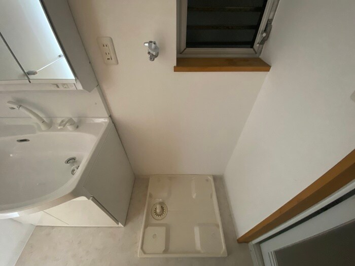 物件内観写真16　(洗濯機置場)