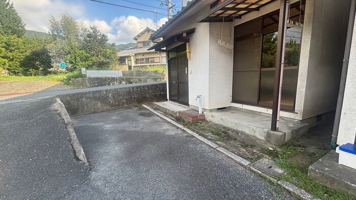 物件外観写真3　(駐車場)