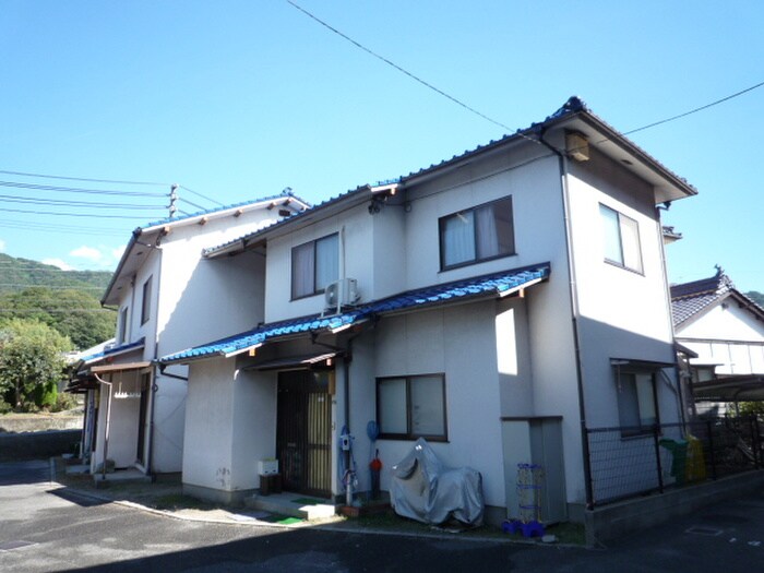 物件外観写真4　(エントランス部分)