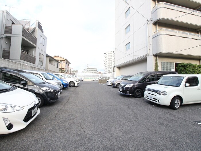 物件外観写真4　(駐車場)