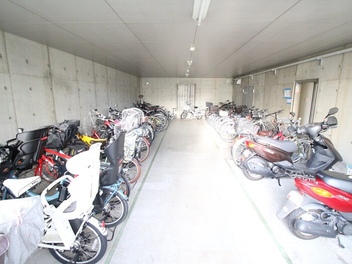 西広島ガーデニアの駐輪場