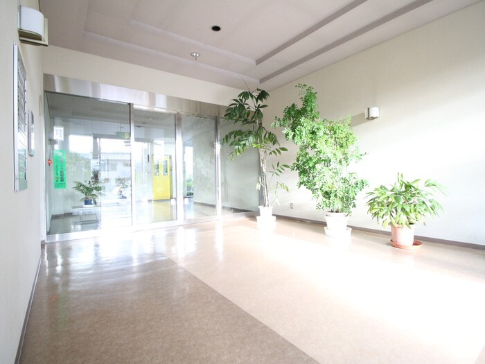 物件外観写真6　(エントランス部分)