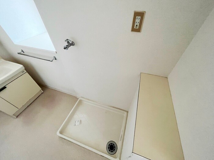 物件内観写真16　(洗濯機置場)