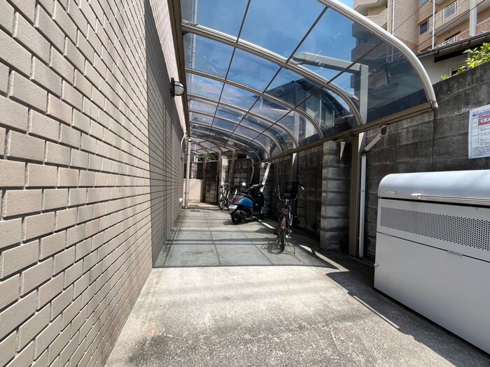 物件外観写真3　(駐輪場)