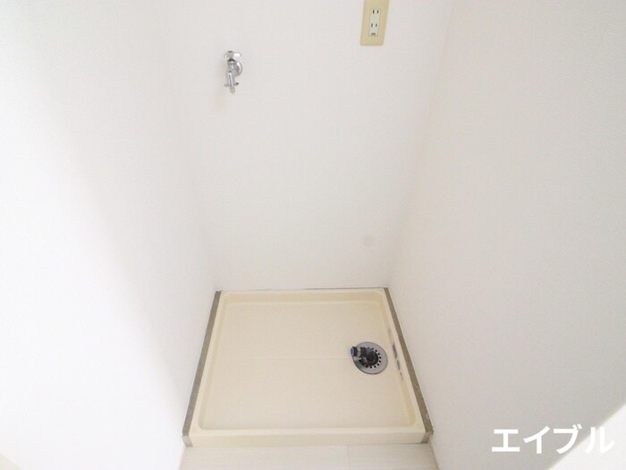 物件内観写真12　(洗濯機置場)