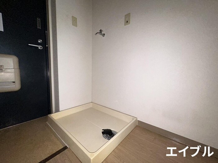 物件内観写真14　(洗濯機置場)