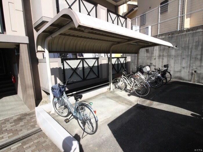 物件外観写真4　(駐輪場)