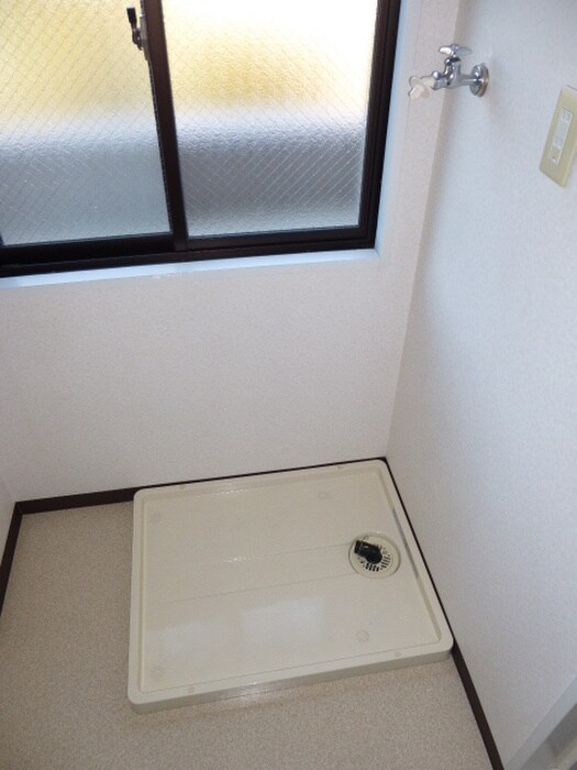 物件内観写真15　(洗濯機置場)