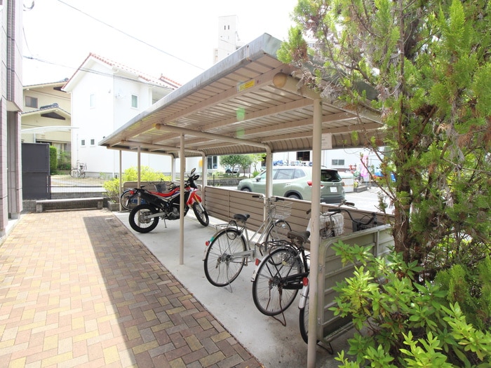 物件外観写真4　(駐輪場)