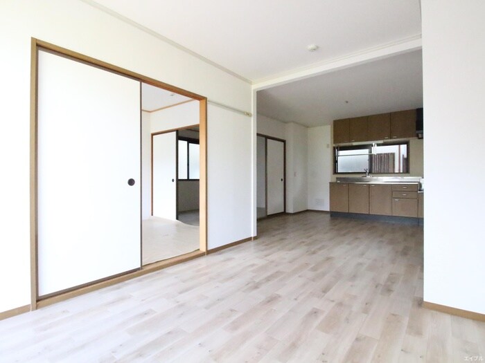 物件内観写真1　(居室)