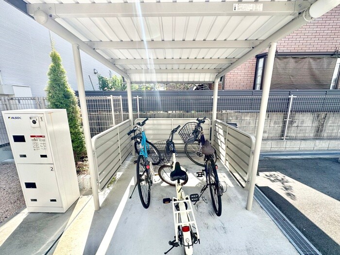 物件外観写真4　(駐輪場)