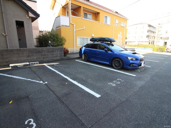 物件外観写真3　(駐車場)