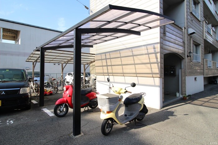 物件外観写真4　(駐輪場)