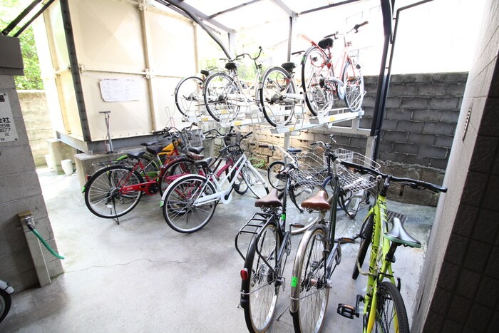 物件外観写真4　(駐輪場)