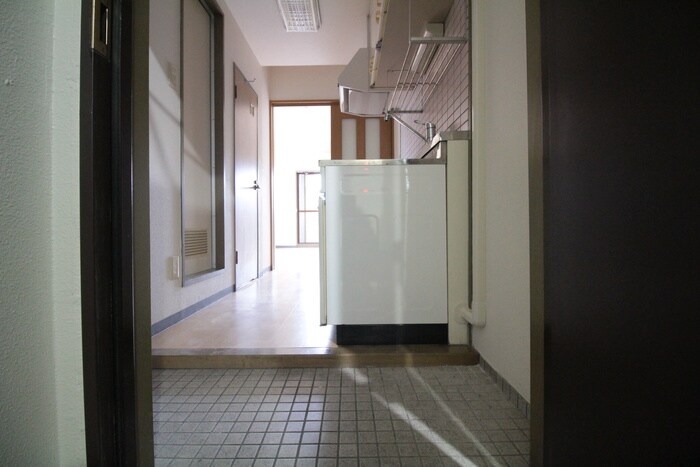 物件内観写真13　(玄関)