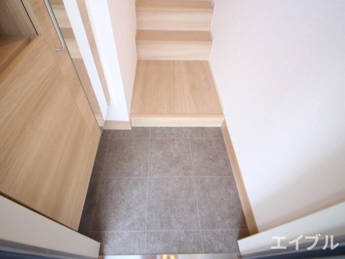 物件内観写真16　(玄関)