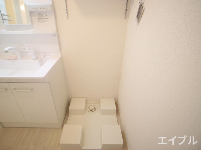 物件内観写真18　(洗濯機置場)