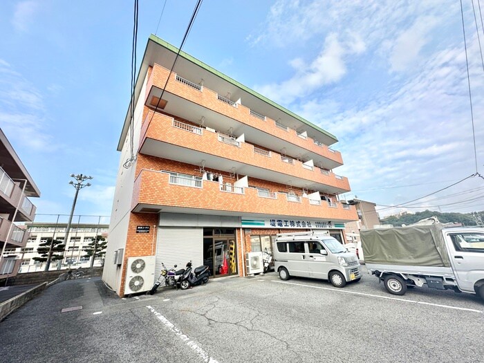 物件外観写真6　(駐車場)