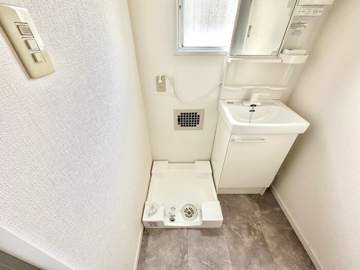 物件内観写真12　(洗濯機置場)