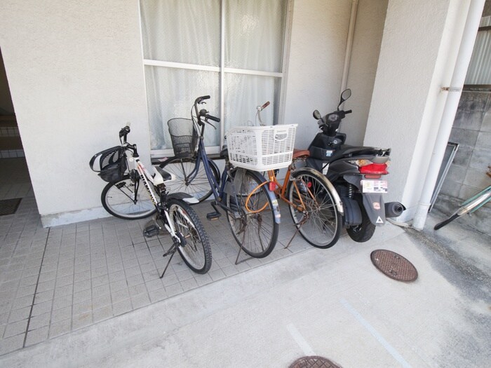 物件外観写真5　(駐輪場)