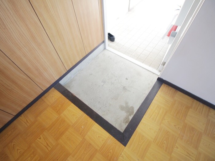 物件内観写真16　(玄関)