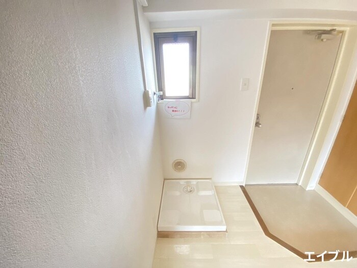 物件内観写真17　(洗濯機置場)