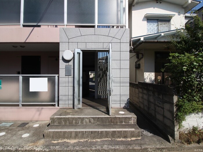 物件外観写真2　(エントランス部分)