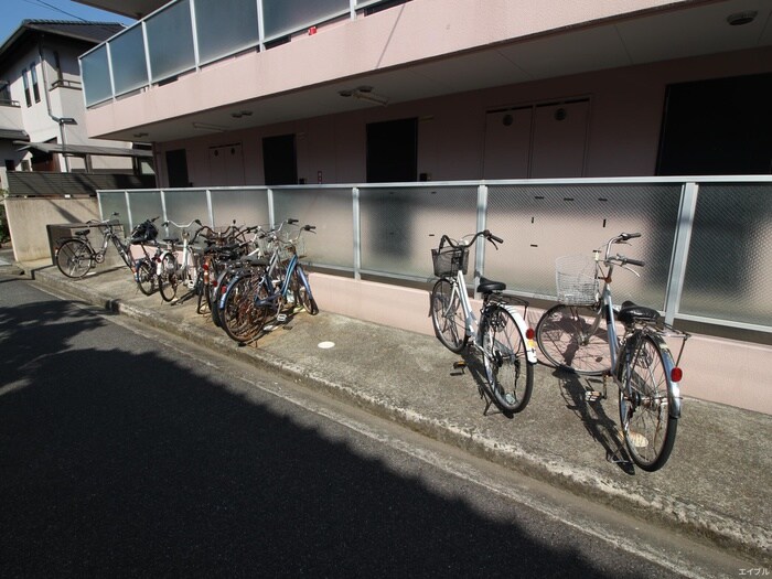 物件外観写真3　(駐輪場)