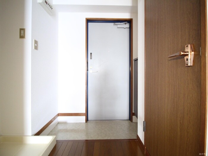 物件内観写真17　(玄関)