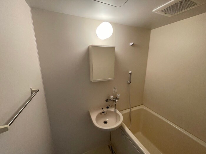 物件内観写真9　(洗面)