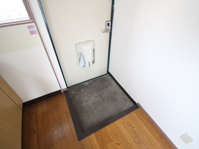 物件内観写真11　(玄関)