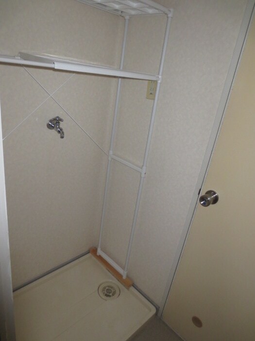 物件内観写真11　(洗濯機置場)