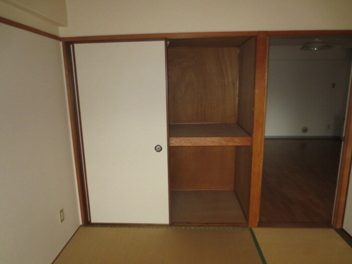 物件内観写真12　(収納)