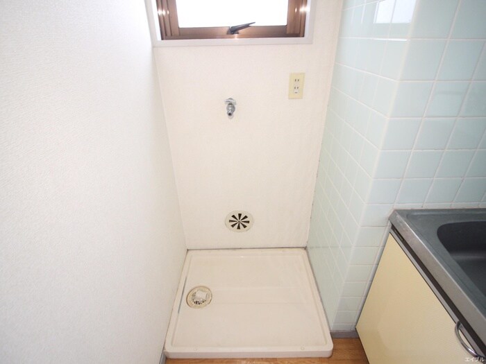 物件内観写真14　(洗濯機置場)