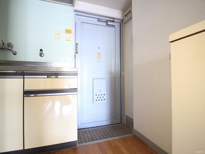 物件内観写真16　(玄関)