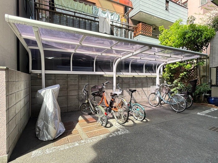 物件外観写真2　(駐輪場)