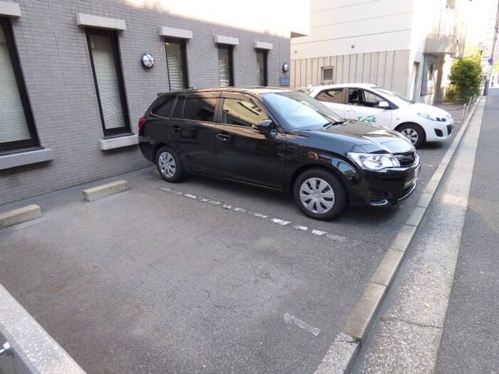 物件外観写真3　(駐車場)