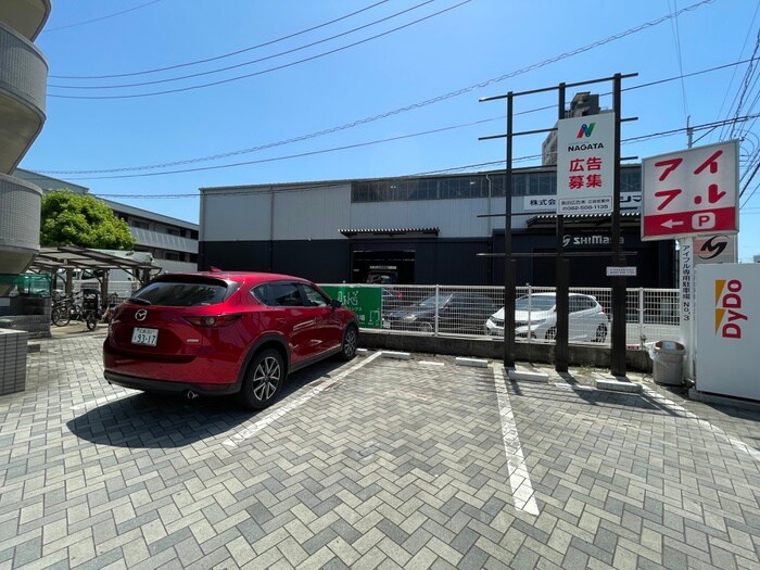 物件外観写真5　(駐車場)