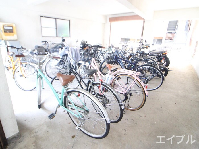 物件外観写真3　(駐輪場)